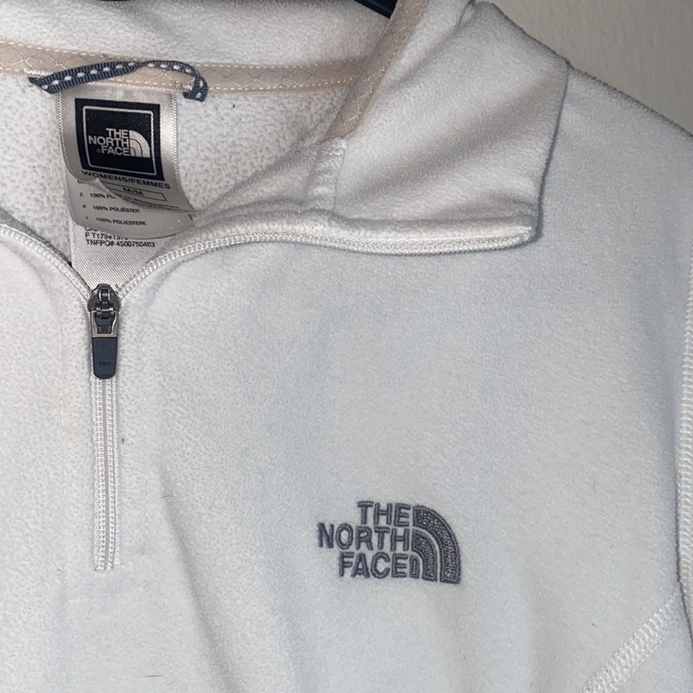 💋White North Face quarter zip polyester pullover! - Picture 3 of 8